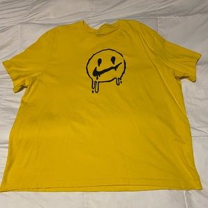 Nike smile t shirt